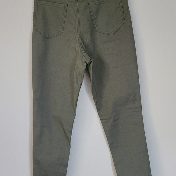 George Pants - 👖 **For Sale: Brand New Size 6 Green Stretch Light Pants by George!**